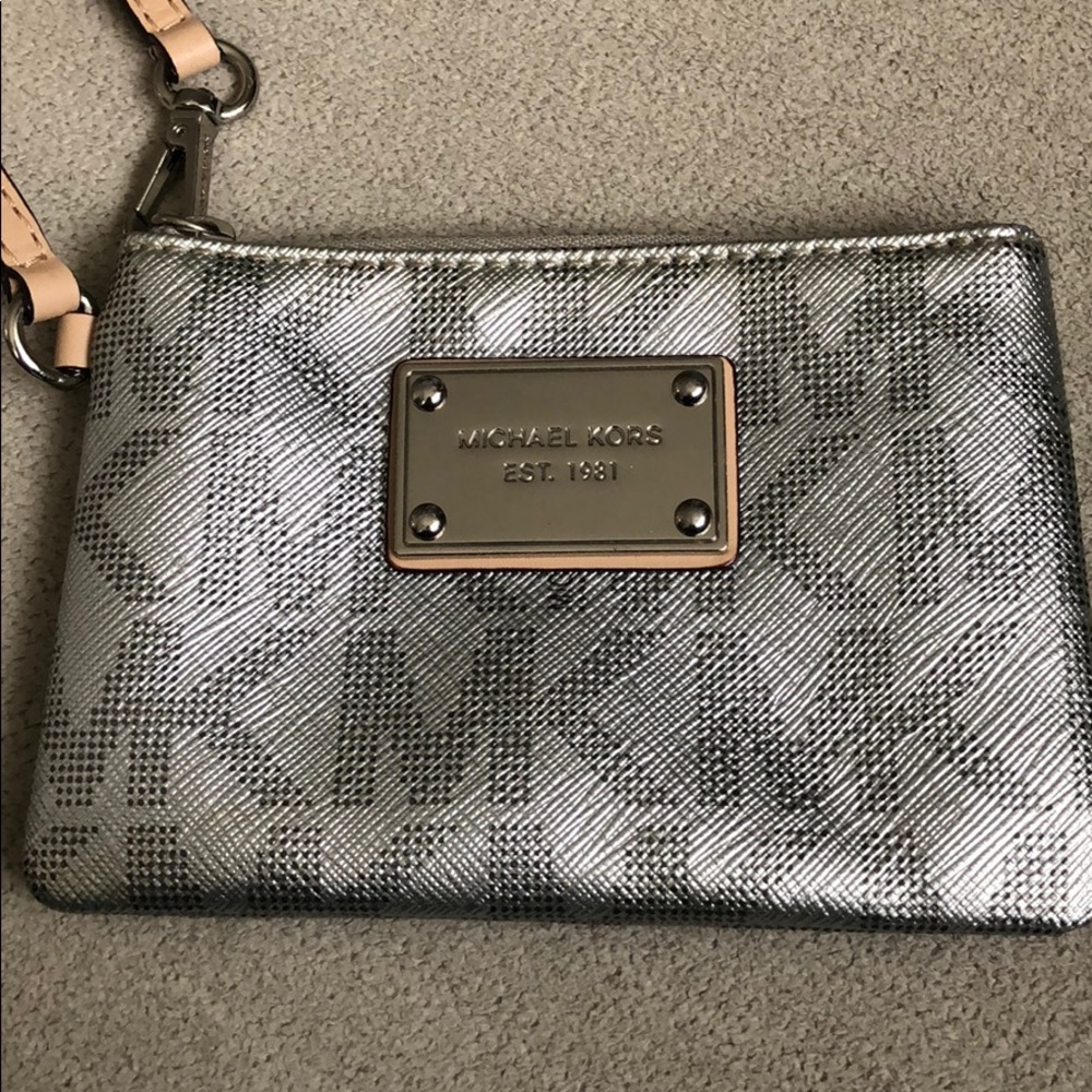 Adorable Michael Kors wristlet